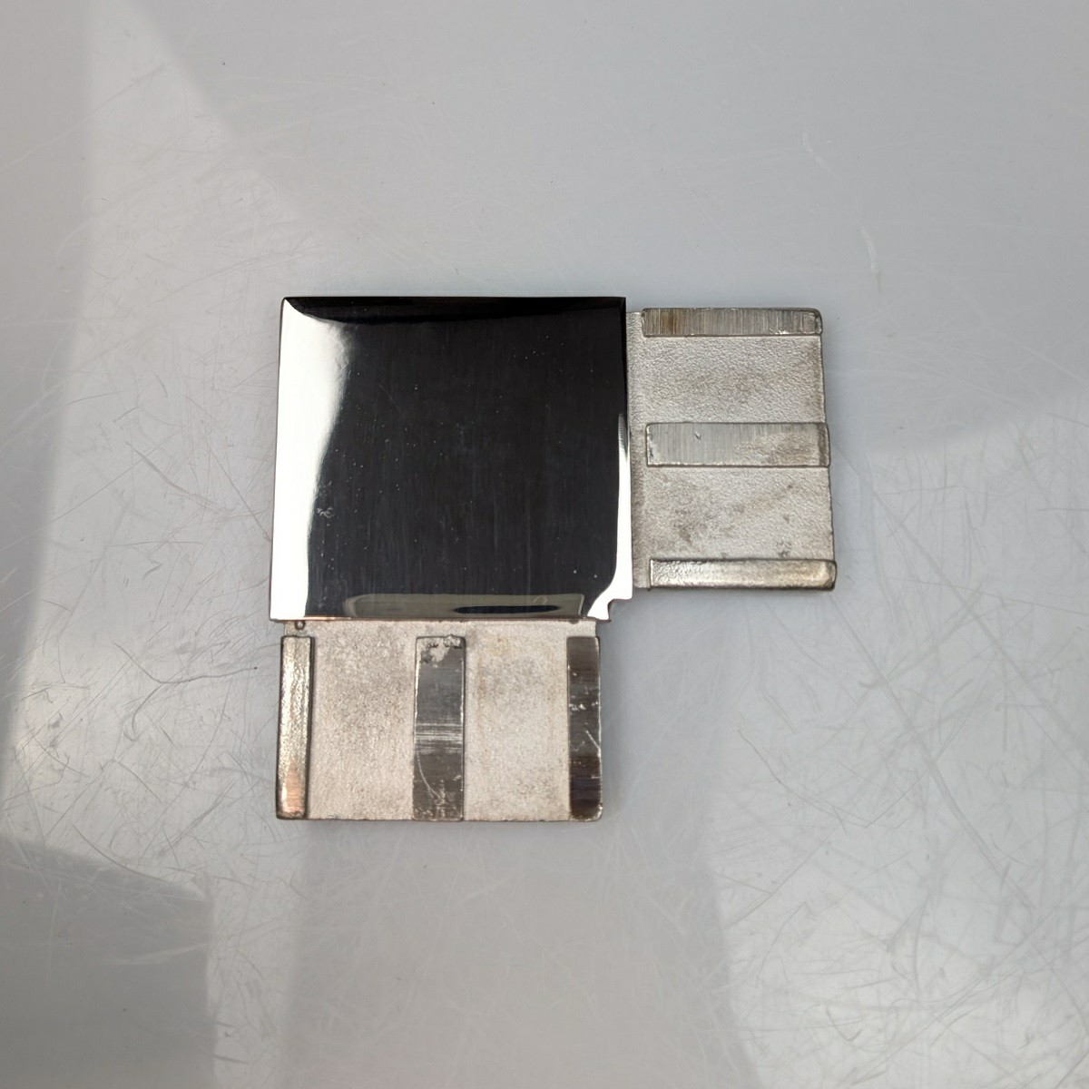 Solo 90 degree joiner in polished 
